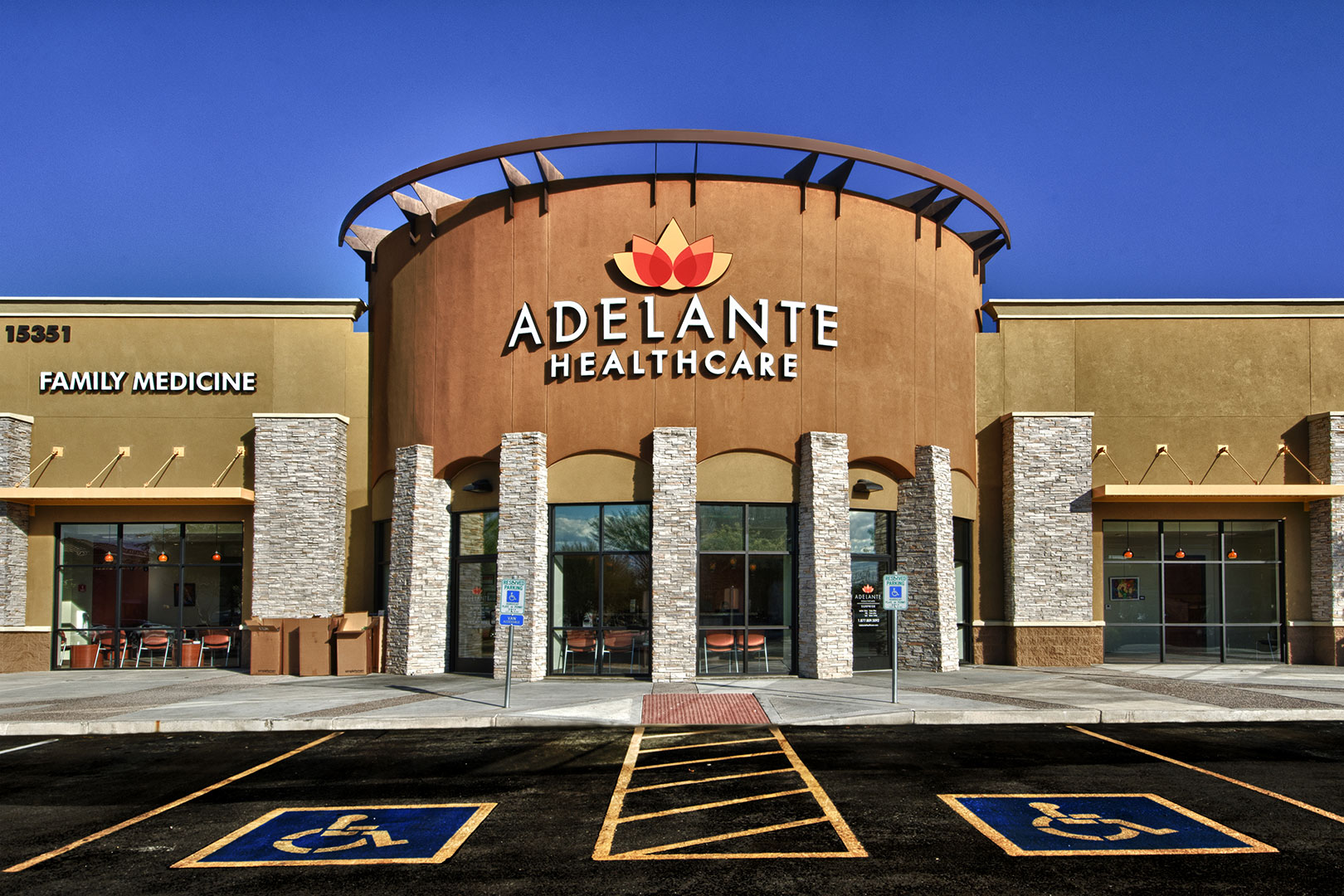 cawley-architects-healthcare-adelante-healthcare-surprise-ext-088-f